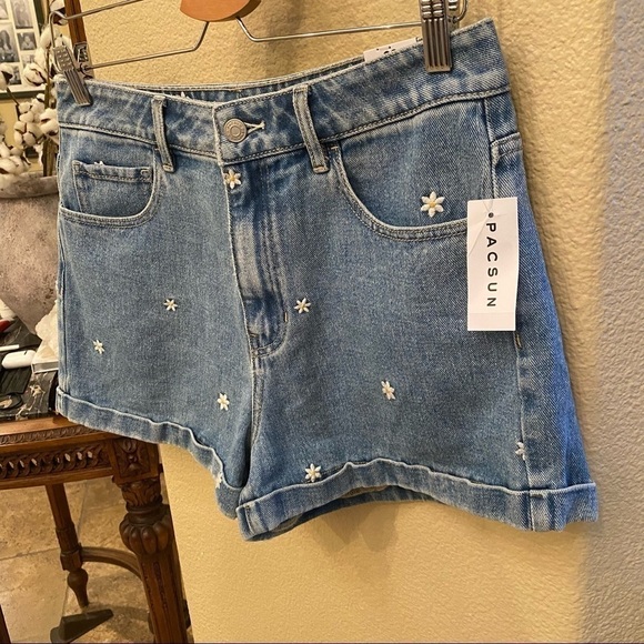 NWT~PACSUN Embroidered Floral Blue Mom Jean Shorts Size 29 - Picture 2 of 10